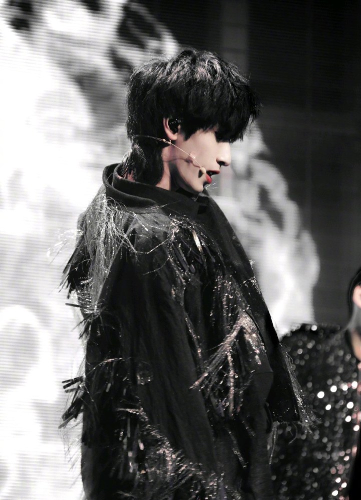 严浩翔微博粉丝破四百万啦