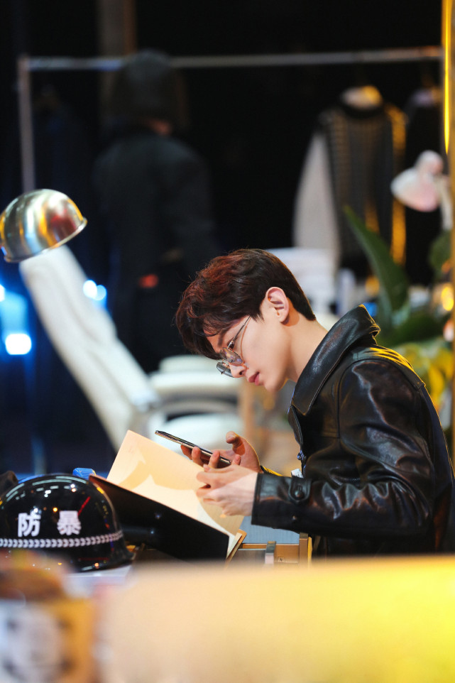 白敬亭明星大侦探郝燃