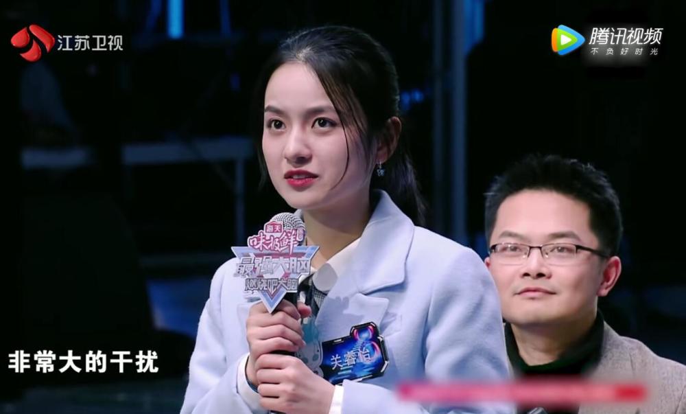 关睿怡指出了选手敢怒不敢言的问题,薛兆丰却当场甩