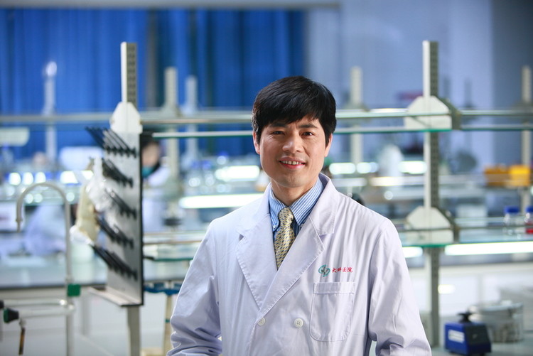 忆及自己的军旅生涯和初衷梦想,蒋建新难抑激动.