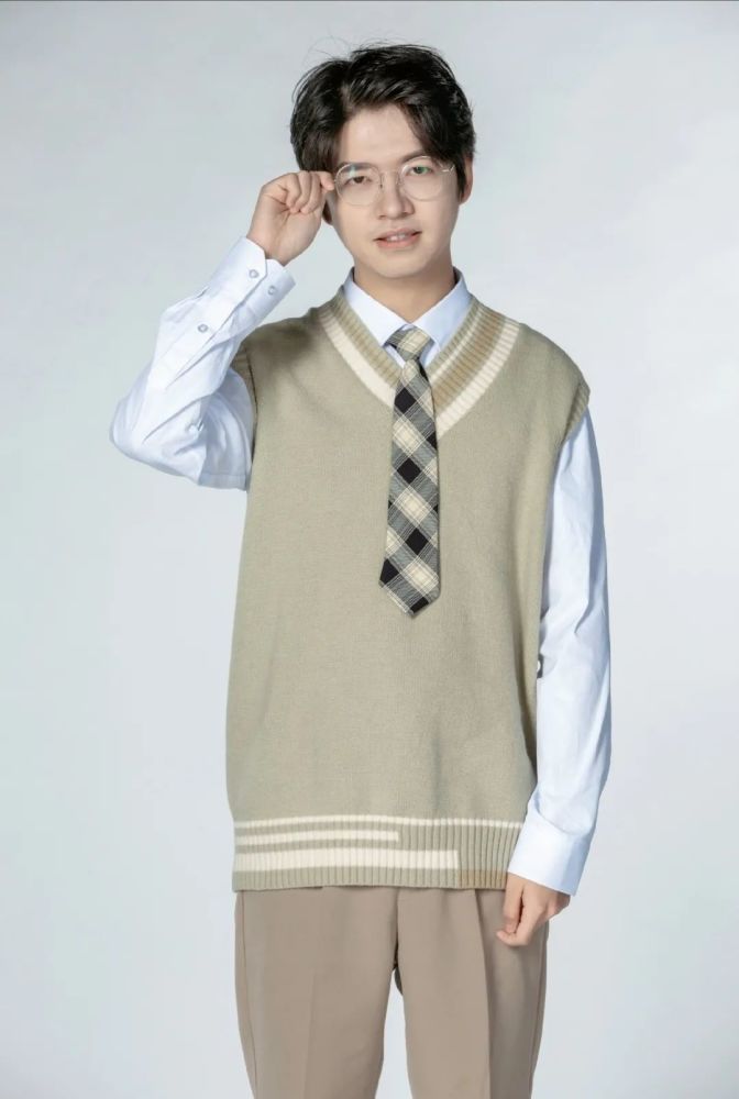 席瑞就是花花席瑞这篇文章,策划时还是12强争霸赛,台上口若悬河的辩手