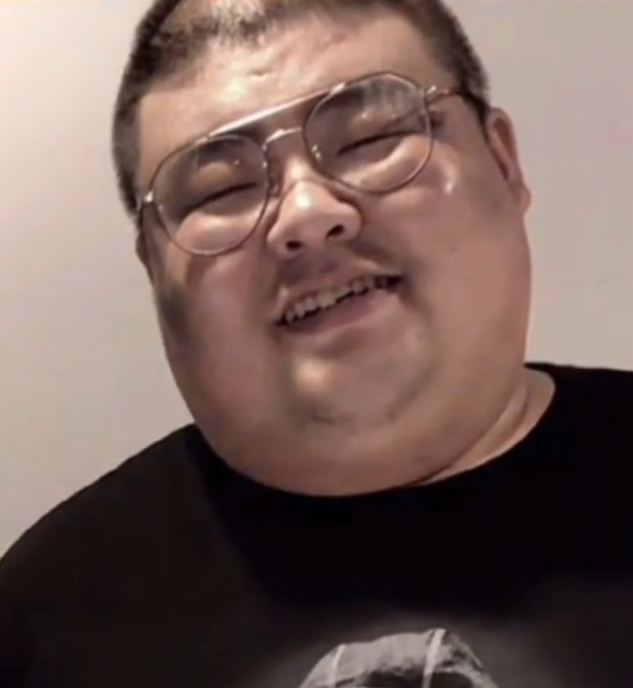 网红泡泡龙离世,生前一刻还在拍摄公益视频,网友怀念"香啊造啊吐泡泡"