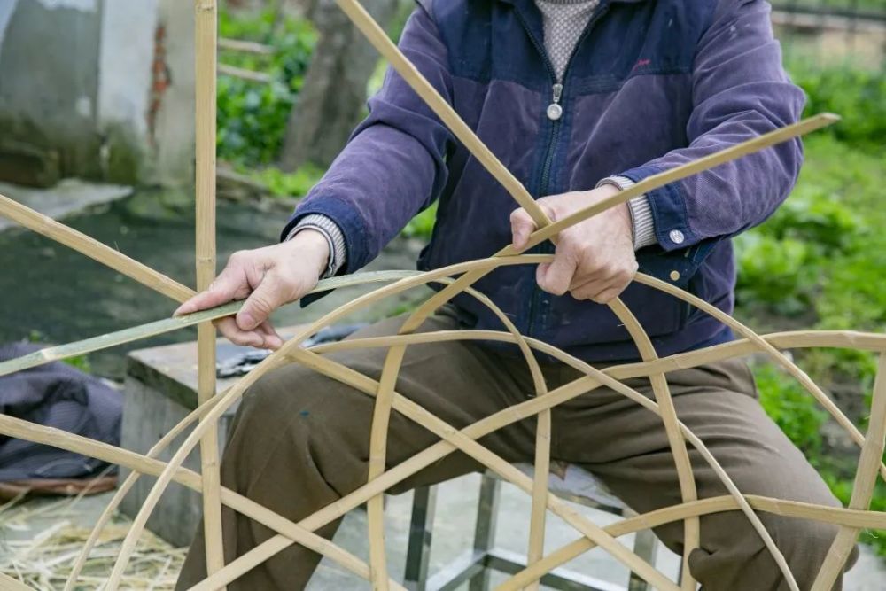 "韧劲"与"竹香",带您领略一只滚灯的诞生_腾讯新闻