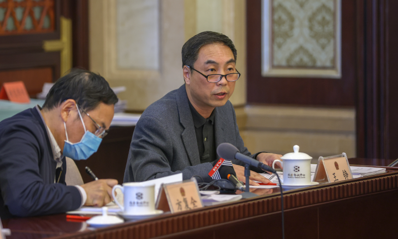 王铮代表:建议为学校教育立法统筹权责义