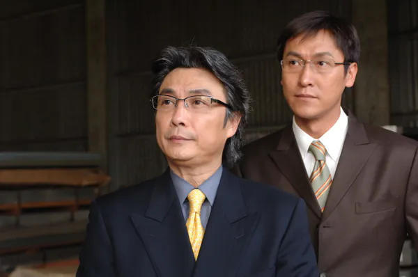 71岁刘松仁与狗相伴小20岁妻子似男人婆后悔不生子