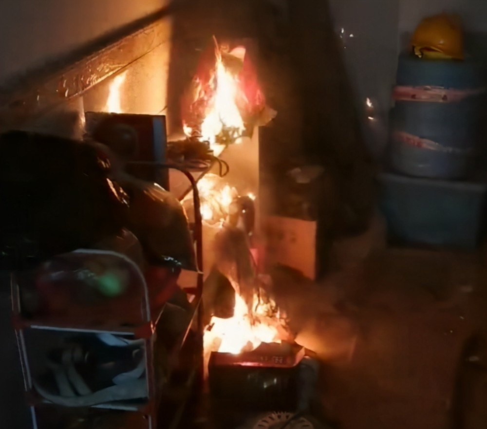 河南一村民家中13天自燃60次万元现金烧成灰监控里却没拍到人影