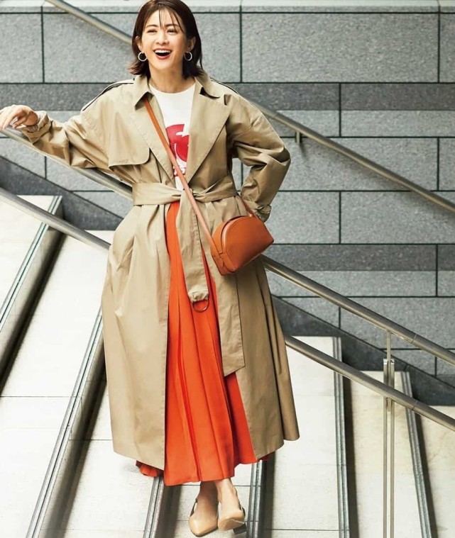 三四十岁的熟龄女子别总穿一身黑 带点颜色更高级 这样穿美炸了 腾讯新闻