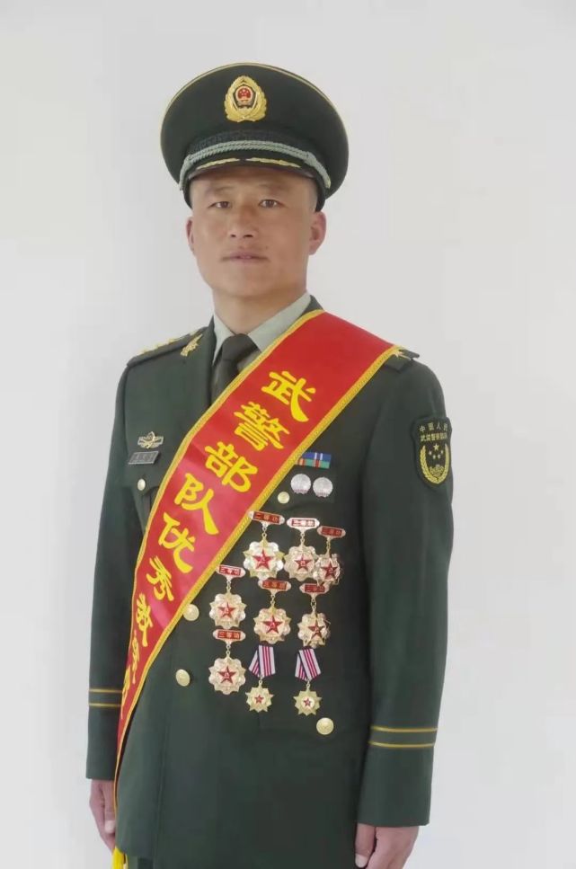 他荣立"一等功"经武警部队批准3月9日桑宏宇武警内蒙古总队包头支队某
