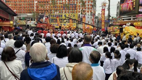 蔡英文参拜宫庙“祈雨”对付旱情，“立委”讽：买不到疫苗也喝符水保平安？_腾讯新闻