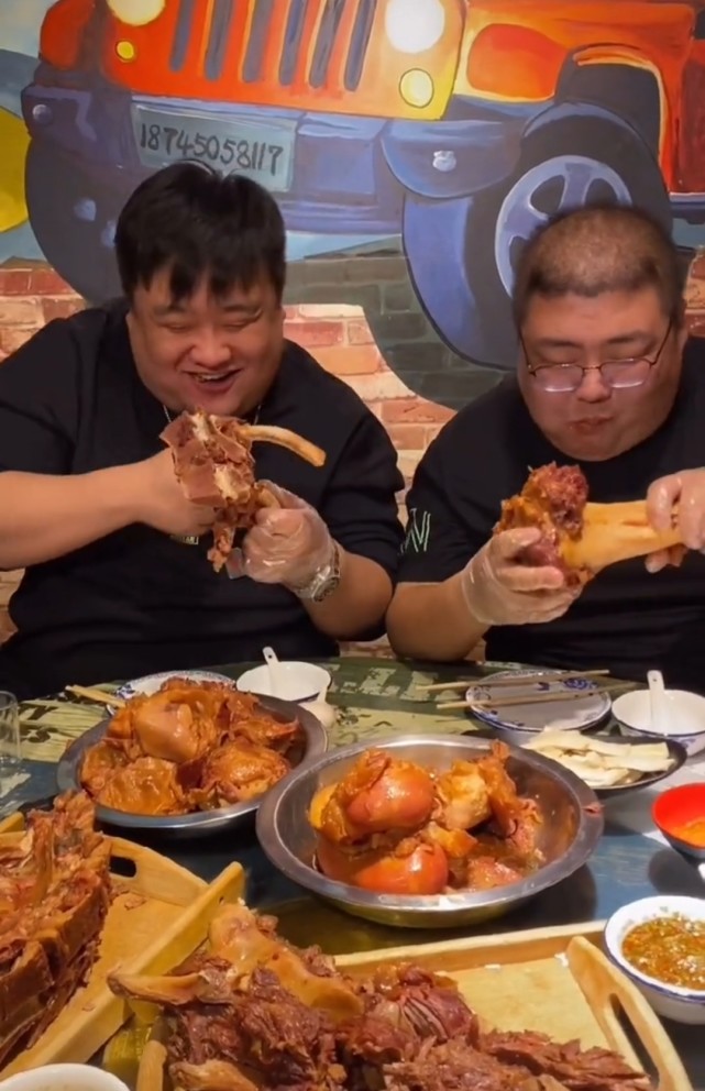 知名网红谈泡泡龙去世事件对大胃王提出个人见解一句话说出大众心声