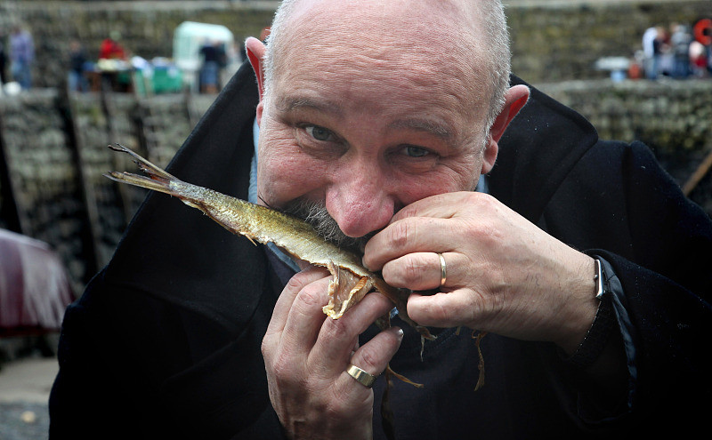 瑞典体验鲱鱼罐头比臭豆腐臭20倍网友怎样分辨是否变质
