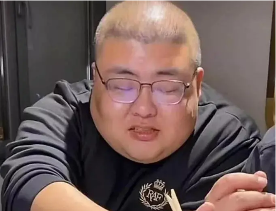红雨老师发布讣告美食博主泡泡龙不幸去世