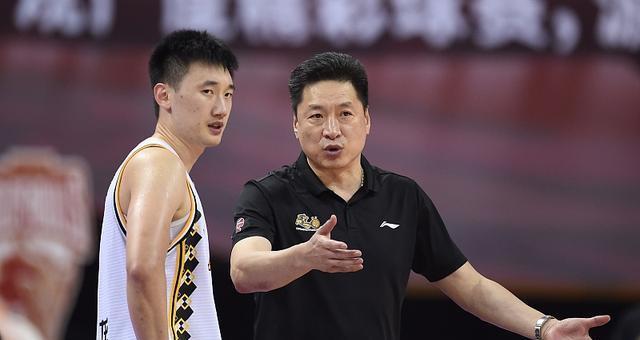 广厦险胜难掩一人落寞,神射惨遭弃用,李春江父子下赛季恐将离队