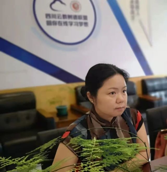 成都树德中学副校长,正高级教师李红鸣一支"高素质,专业化,创新型"的