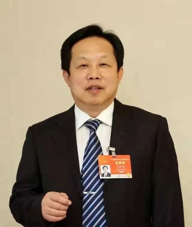 全国人大代表湖南雅礼中学校长刘维朝建议小学初中取消英语你怎么看