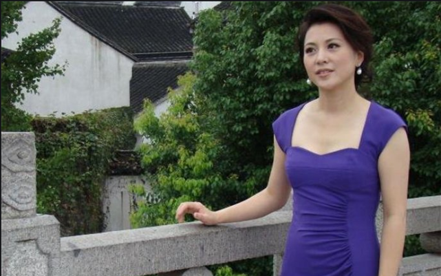 一九七六年三月,梦桐出生于天津的一个音乐世家,梦桐原名叫刘静,后改