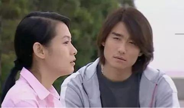 而哥哥胡东也在之后转行进入了影视界,并出演了《危情风暴》,《新水浒