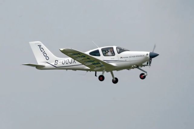 ag100飞机水平安定面静力试验完成_腾讯新闻