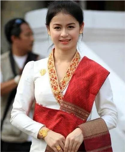 老挝有人口近720万,2020年老挝人平均工资为2664美元,折合人民币17000