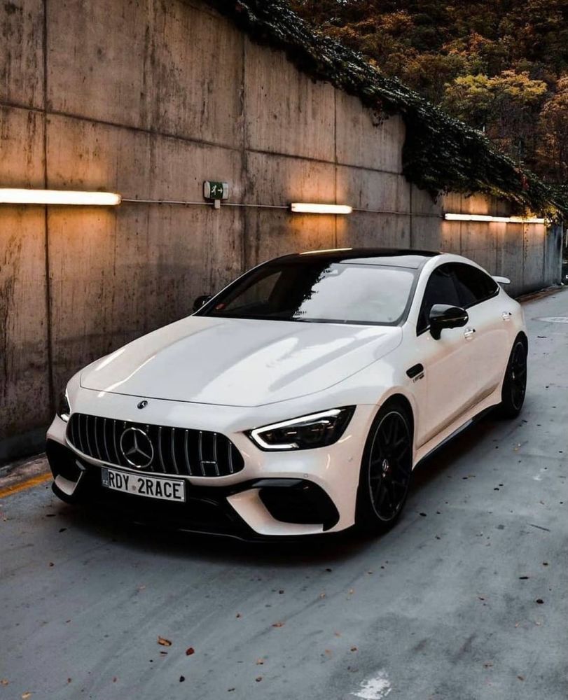 奔驰白色款gt63s豪华轿车