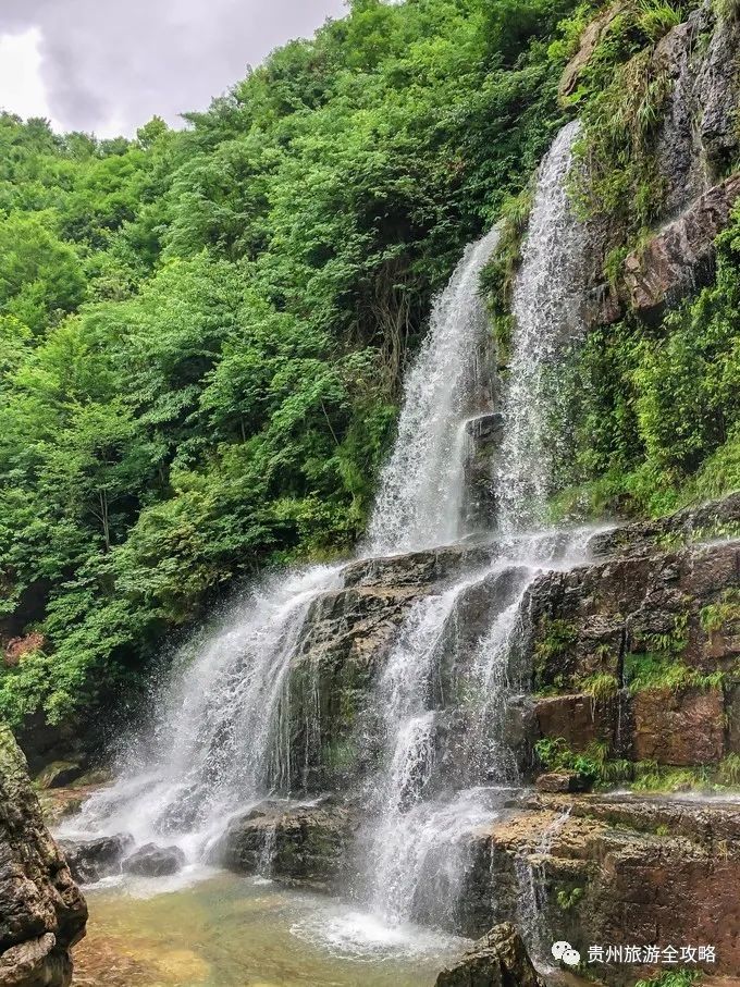 四方潭是螺丝壳景区的一部分,由四方潭湖光山色,滚猪岩峡谷和杨家冲