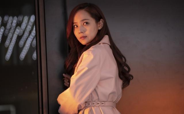 顶楼2柳真潜入严基俊书房吴允熙发现朱丹泰书房里的密室