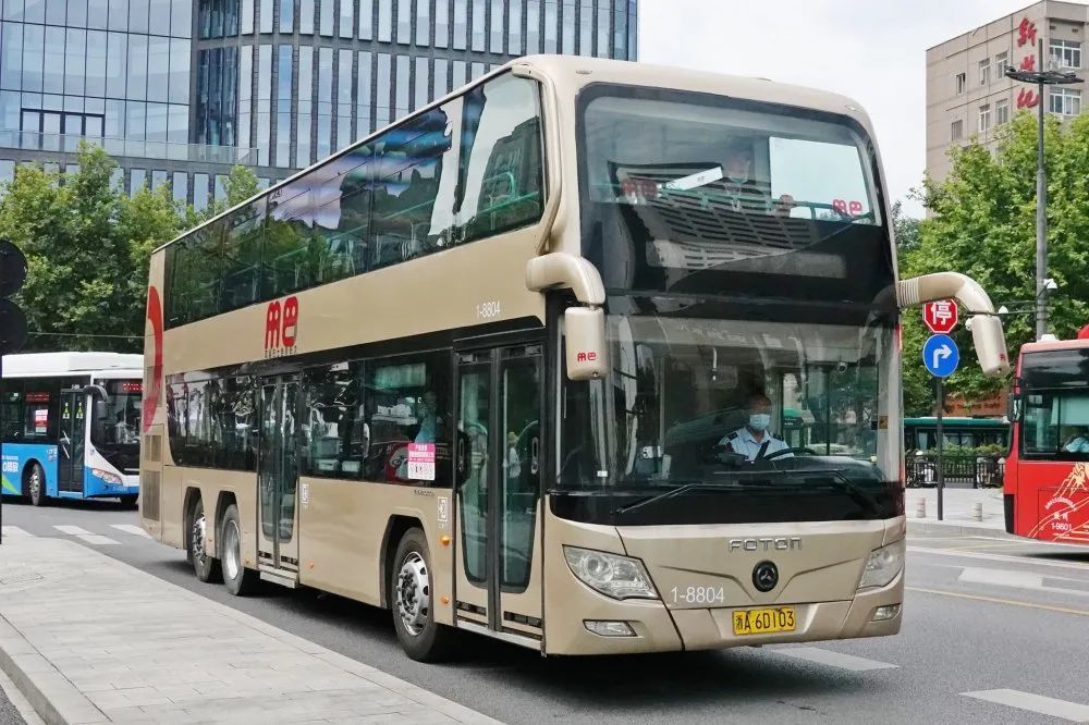 定了杭州双层巴士周五回归工作日往返武林与钱江新城节假日开进西湖边