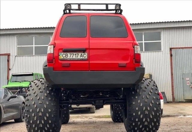 极地风格改装的丰田陆地巡洋舰lc80