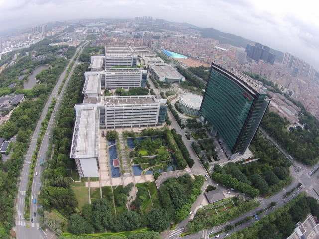 图为华为深圳总部.