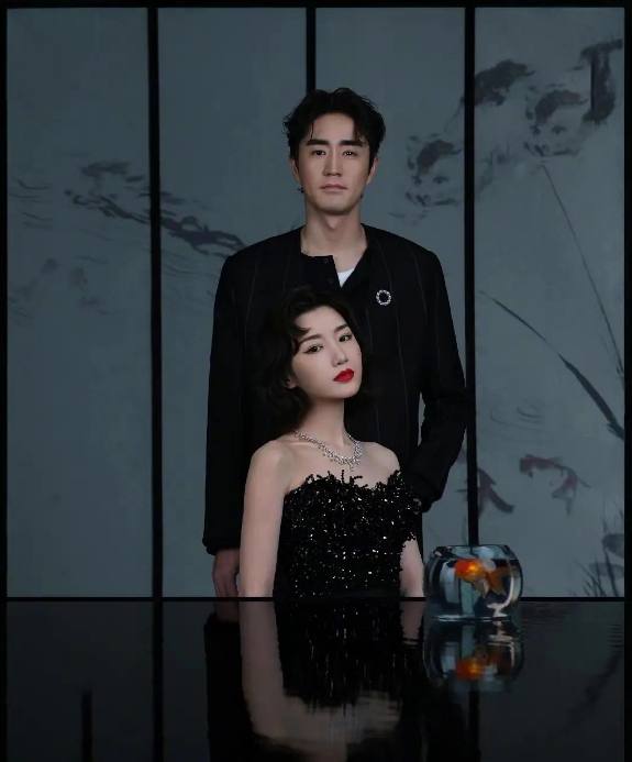 毛晓彤杨玏绯闻成真参加好友聚会前后脚分开走为避同框超谨慎