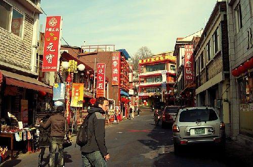 韩国半岛历史上跟中国也有很大关系,而韩国华人在韩国半岛除了朝鲜族