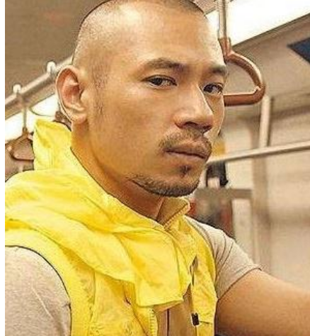 40岁前tvb男星金刚体检发现肿瘤,暂时未知是否恶性,女友曝有3厘米大