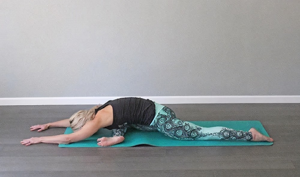 瑜伽体式精讲又来了:睡天鹅式的4个要点,你做到了几个?