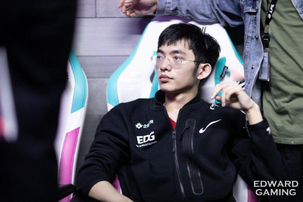 flandre反观edg战队的各名选手,粉丝都能感觉春节后的下滑,不止是状态