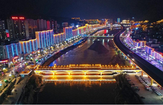 甘肃省陇南市武都区作为沿着白龙江成长起来的一座城市,桥是最常见也