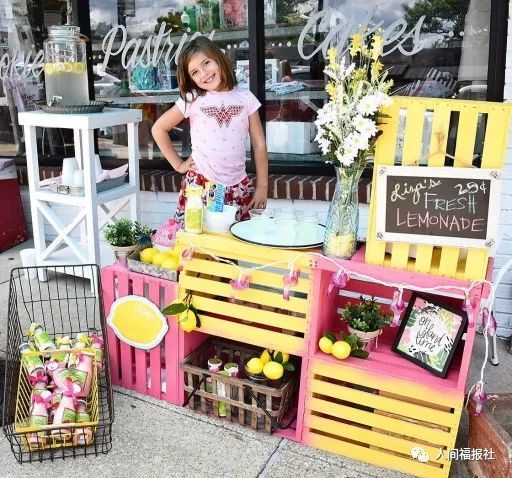 图说:7岁女童丽莎摆摊卖柠檬汁,帮自己筹脑部手术费.图╱取自网路