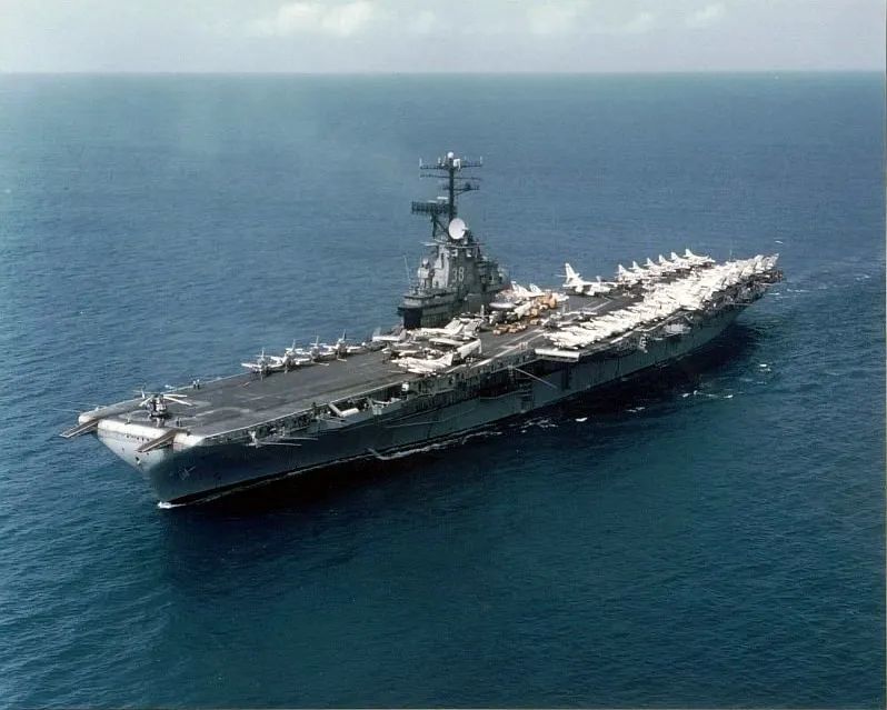 香格里拉号二战后随着喷气式飞机的入役,轻型航母和护航航母因为吨位