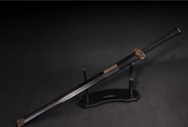 世界四大"镇山神剑",中国有三把,至今无人拔得出来!