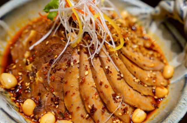 血管|“腿脚”出现4种迹象，十有八九血管“堵”了，尽早去检查，别忽视