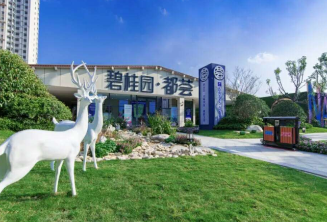 杨惠妍的父亲杨国强是我国知名房地产巨头碧桂园的创始人,谁能想到