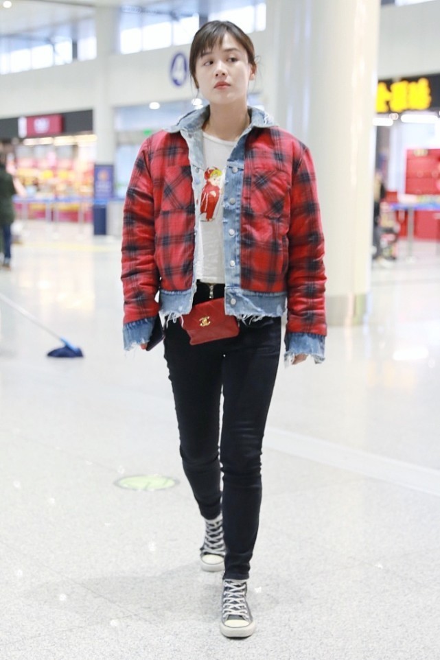 马思纯胖了后穿衣更时髦格子大衣配运动裤嫩得跟小姑娘没两样