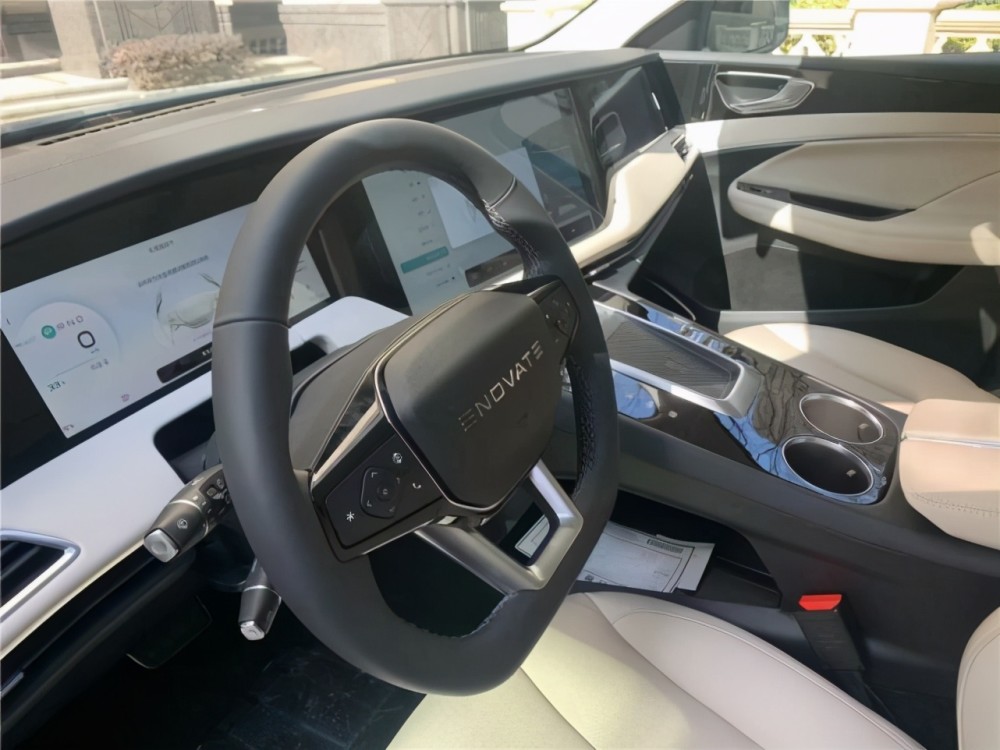 总之,在外观,内饰,动力和续航,科技感等几个大方面来看,天际me7确实要