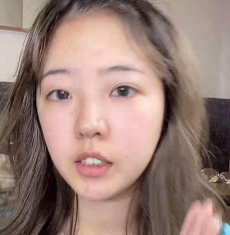 郝一点承认脸歪后,真实素颜又曝光,这颜还能收520块1小时?_腾讯新闻