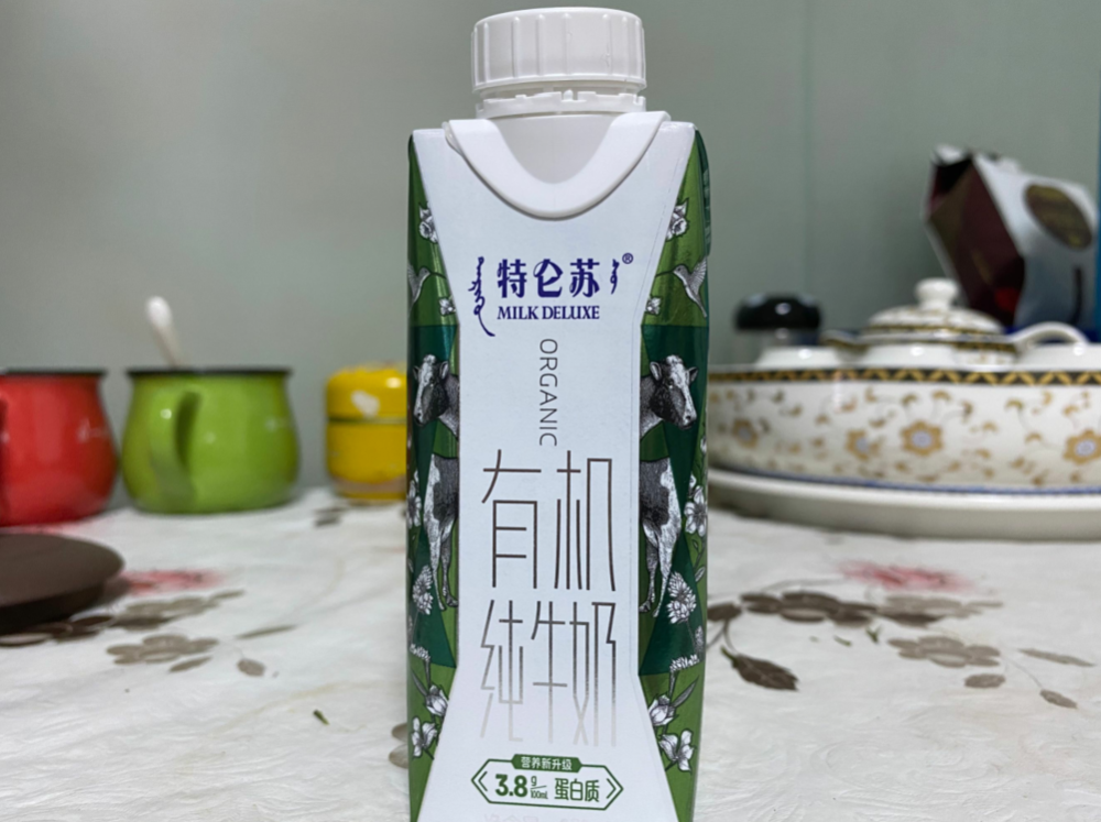 事发六安,这瓶特仑苏牛奶瓶口为啥有黑色异物?_腾讯新闻