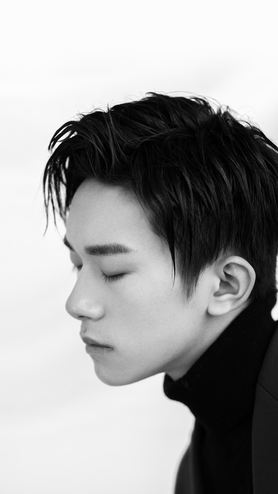 霸总裁来袭易烊千玺黑白大片首曝光