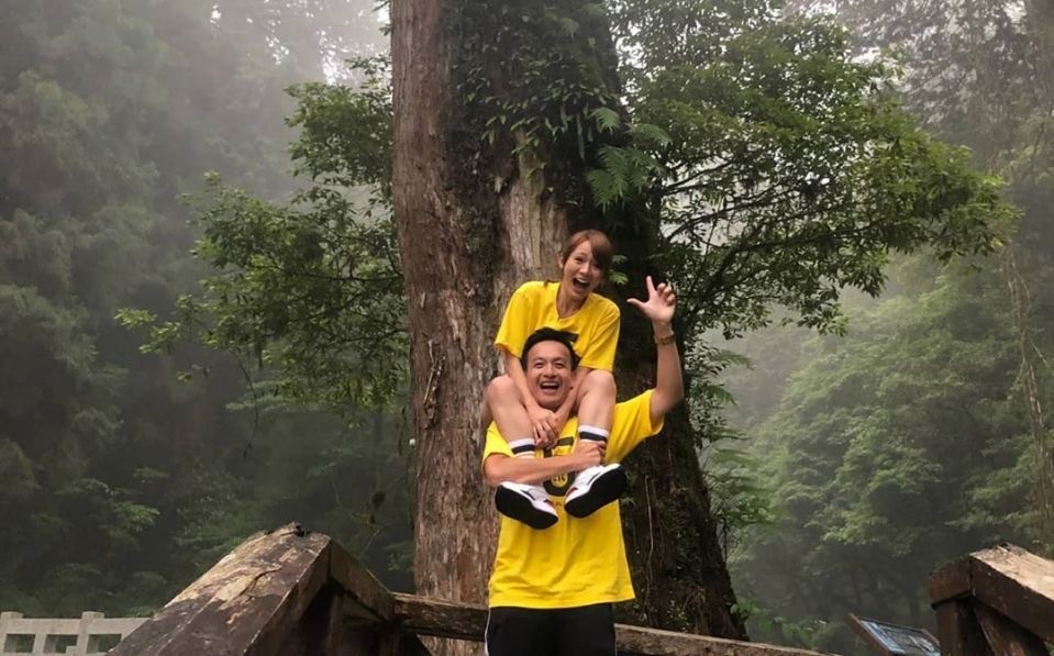 49岁台湾知名男星小钟疑终结单身,与绯闻女友过年回家见家长_腾讯新闻