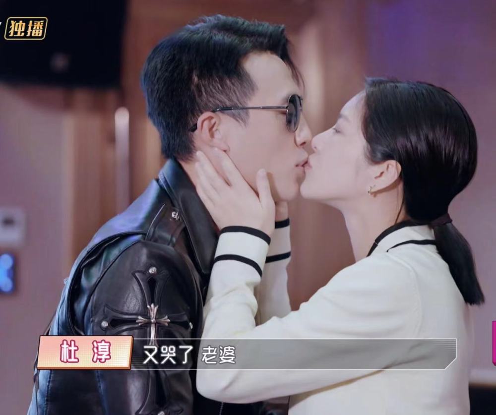 杜淳给妻子孕肚抹油被小姨制止王灿肚型超圆不见妊娠纹