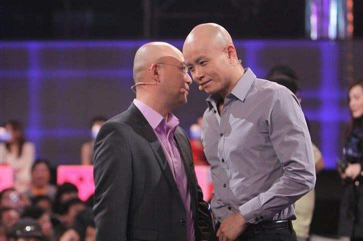 强吻谢娜辱骂金星遭封杀乐嘉开豪车买名犬比从前还潇洒