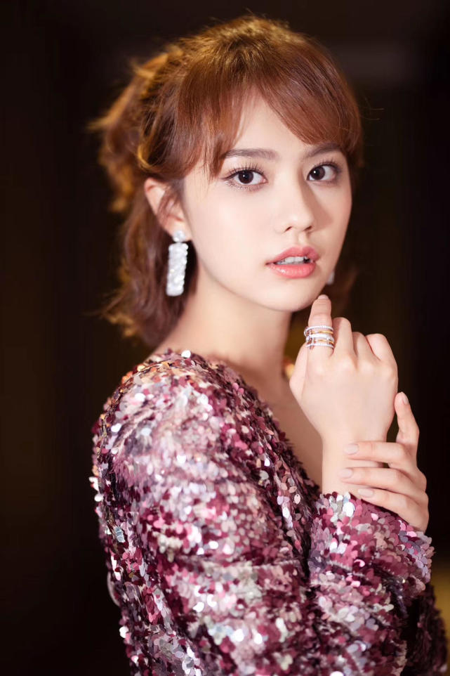 在《使徒行者2:谍影行动》中,饰演黑客记者姚可怡,与张家辉,古天乐