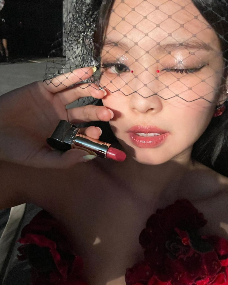 更新blackpink-金智妮头像,人间香奈儿,优越的直角肩真是绝了